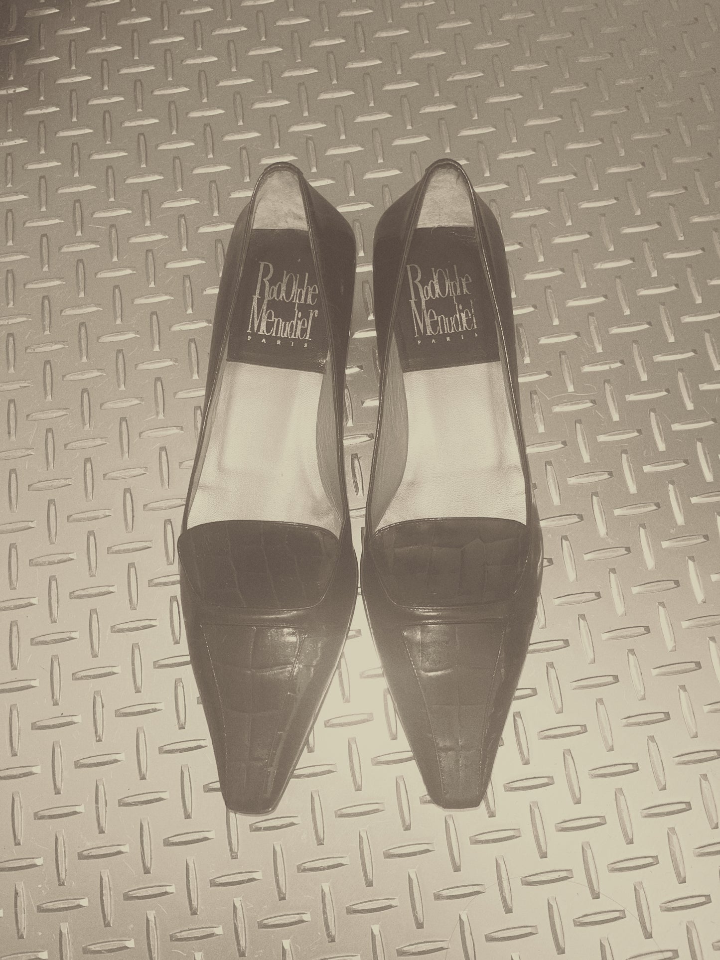 Silvia - 70s pointed kitten heel