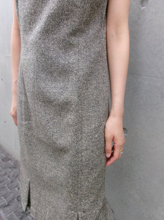 Louise - sleeveless tweed dress with slit hem detail