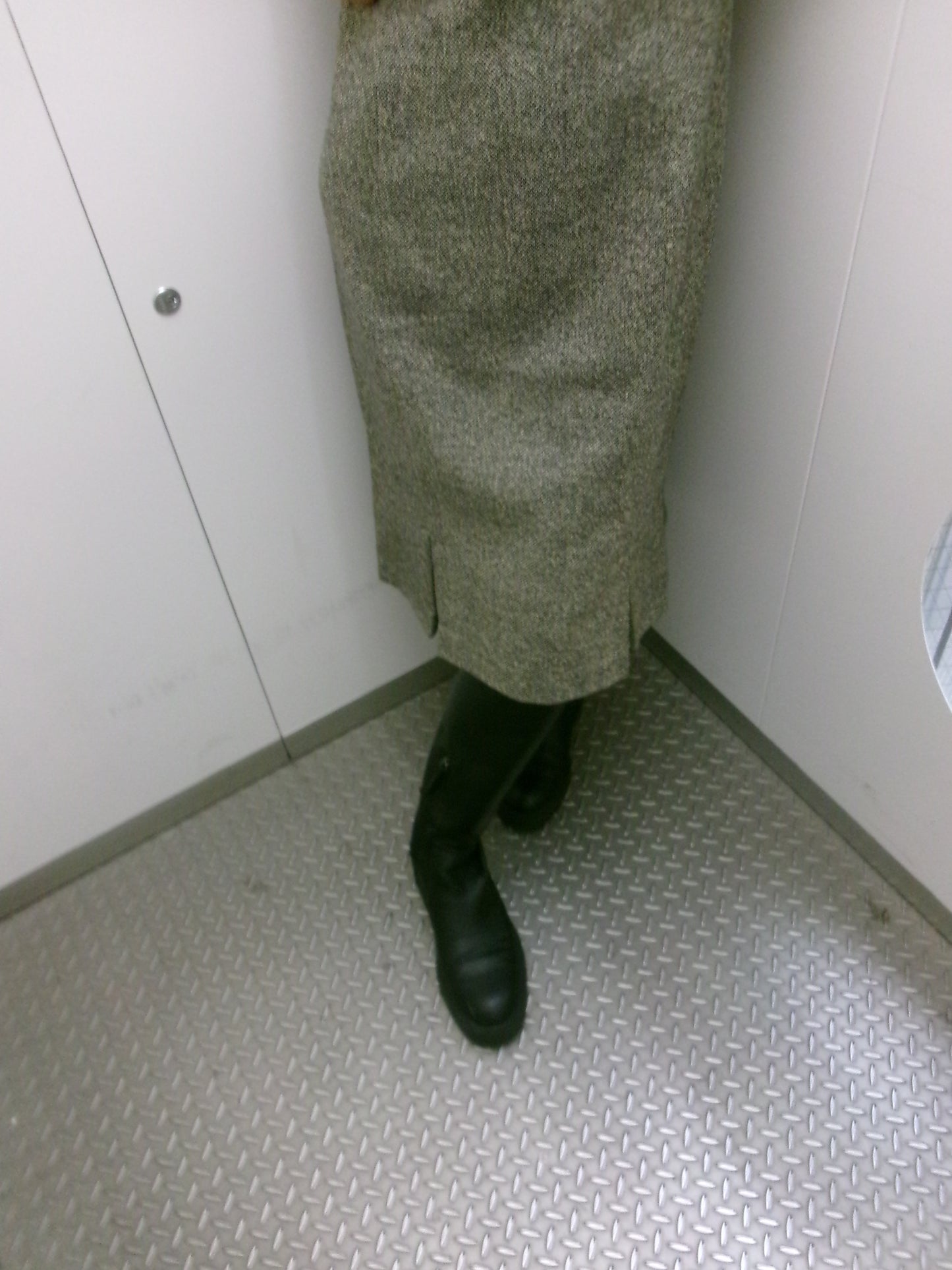 Louise - sleeveless tweed dress with slit hem detail