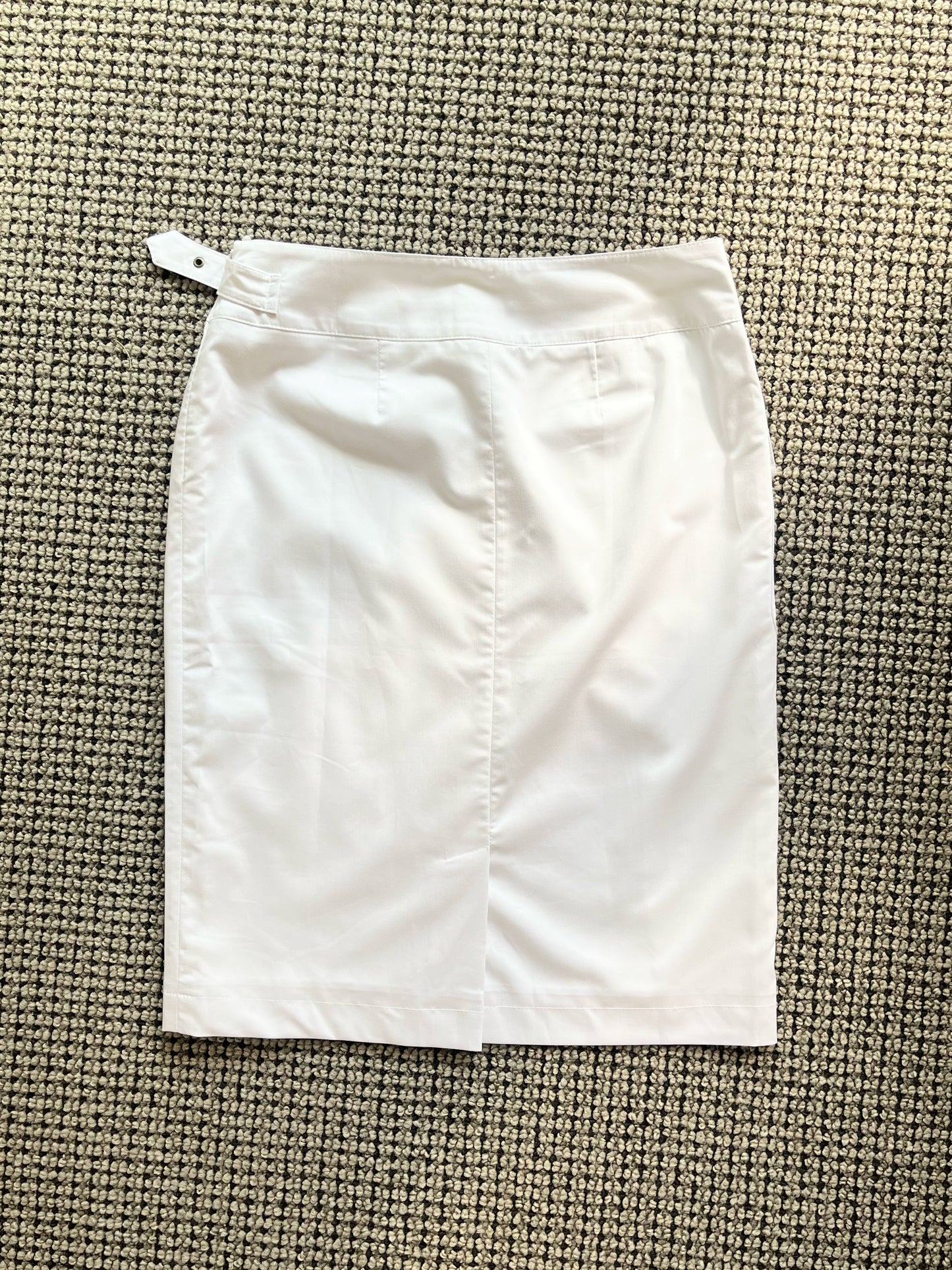 Héloïse - white skirt with belt detail