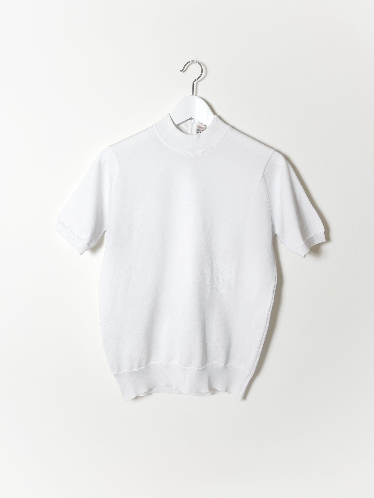 Naomi - 70s mock neck bright white back zip t-shirts