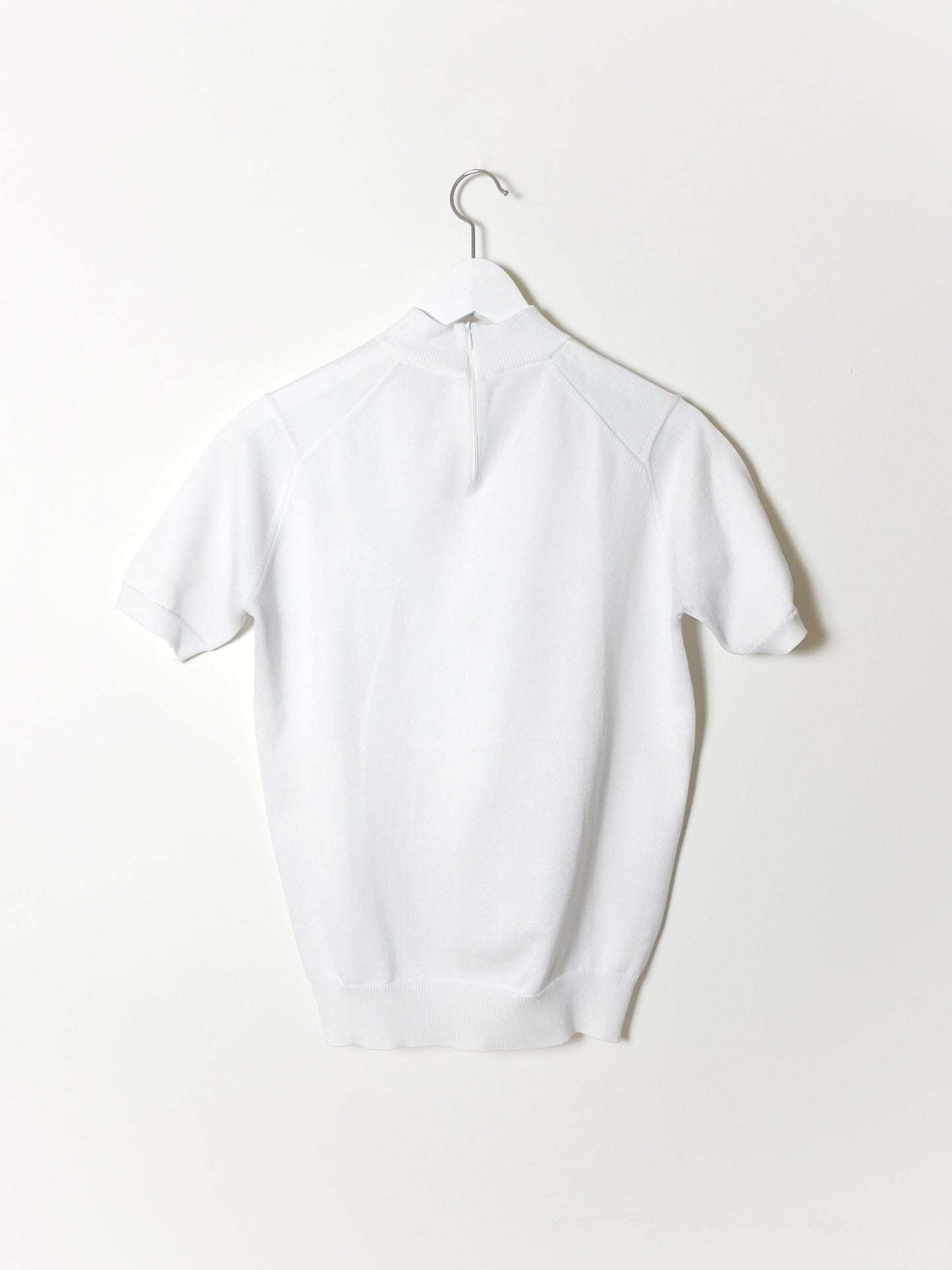 Naomi - 70s mock neck bright white back zip t-shirts